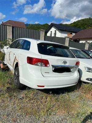 Toyota Avensis - imagine 5