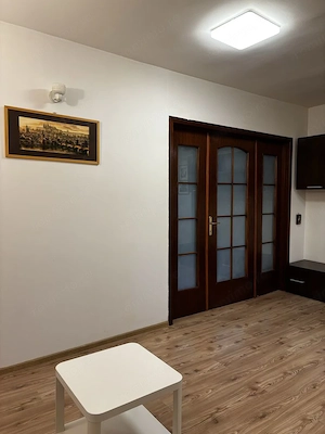 Apartament luminos 2 camere de închiriat | Metrou Apărătorii Patriei (7 min) | Parcare inclusă - imagine 3