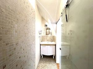 Apartament renovat, cu garaj și pivnițe, în Centrul Istoric al Sibiului - imagine 4