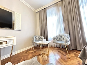 Apartament renovat, cu garaj și pivnițe, în Centrul Istoric al Sibiului - imagine 8
