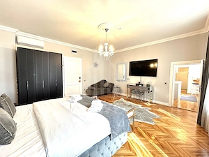 Apartament renovat, cu garaj și pivnițe, în Centrul Istoric al Sibiului - imagine 2