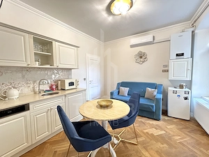 Apartament renovat, cu garaj și pivnițe, în Centrul Istoric al Sibiului - imagine 10