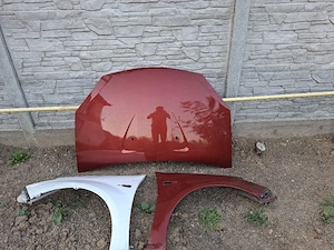 vand capota +aripii Dacia Sandero 2008-2012