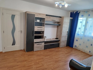 Apartament 3 camere de închiriat 