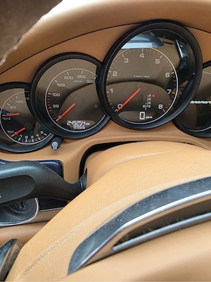 Vand sau schimb porsche 3.6 benzina 250km reali  Masina functioneaza foarte bine cutie motor