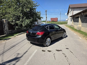 Opel Astra J din 2011 - imagine 5