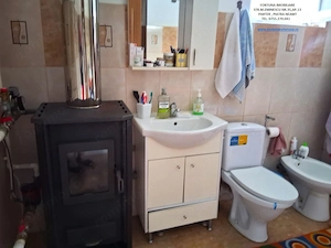 Casa cu teren generos in D-va Rosie,confort, liniste si spatiu pentru intreaga familie - imagine 7