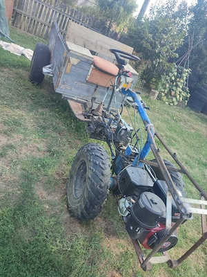 Vînd motocultor pe benzină 4x4 de 18 CP + cositoare 
