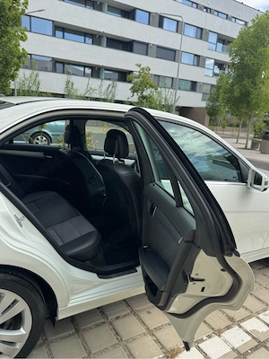 Mercedes-Benz C180 Doar 120.000 KM REALI Unic proprietar Mașină deosebită - imagine 7