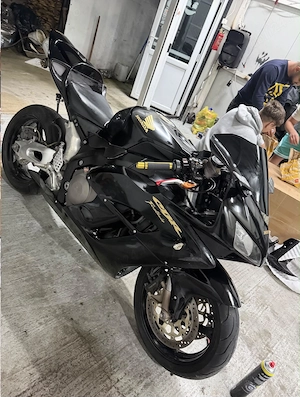 Honda CBR 1000RR Fireblade SC57 - imagine 4