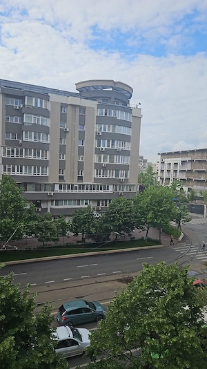 Spatiu amenajat pentru birouri. Bd. Coposu. Vedere stradala. - imagine 3