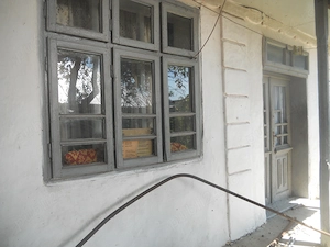 Casa la 25 km de Piatra Neamt spre Bacau - imagine 8