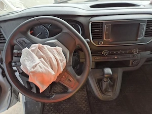 Dezmembrez / dezmembrari piese auto Opel Vivaro C an 2022 motor 1.5D YH01 90.812km  - imagine 9