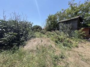 Teren 600mp și casă (demolabilă) în Caăldăraru (intrarea Garoafei)