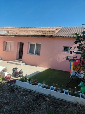 Ofer spre închiriere un apartament la casa   - imagine 13