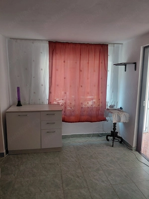 Ofer spre închiriere un apartament la casa   - imagine 12