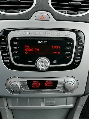 Vand Ford Focus mk2.5, 1.6i benzina, 101 cai, 116.000 km reali - imagine 5