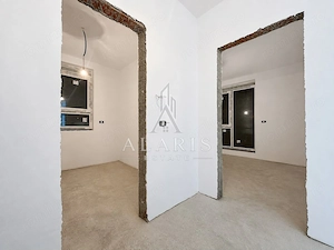 Apartament cu 3 camere, curte de 100mp, in Giroc - imagine 3