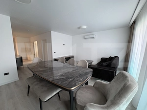 Apartament 3 camere, 2 bai, parcare, zona UMF