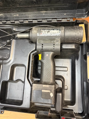 pistol popnituri wurth 