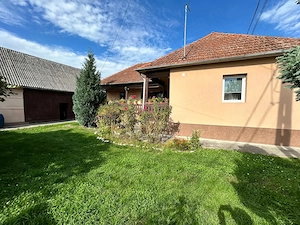 Casa cu curte si gradina, 1100 m2, pozitie ultracentrala, Ciceu Giurgesti - imagine 3