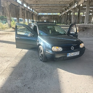 vand golf 4, 1,6 benzina,an 2003 perfect functionala - imagine 4