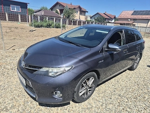 Vând Toyota Auris Touring Sports Hybrid, 1.8 benzina 136 cp Hybrid, facelift, fabricație 08 2014. - imagine 2