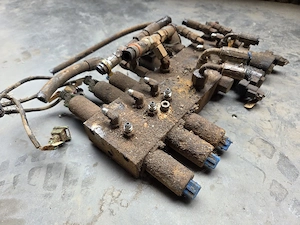 Distribuitor hidraulic electrovalve Rexroth Bosch Buldoexcavator New Holland Case CNH 