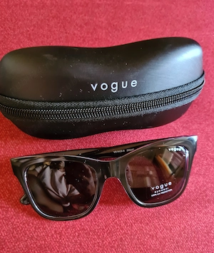 Ochelari de soare originali Vogue