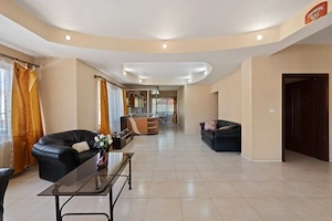 Apartament de inchiriat cu 3 camere in zona Intim