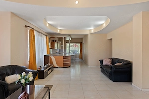 Apartament de inchiriat, 3 camere in zona Intim loc de parcare inclus - imagine 2