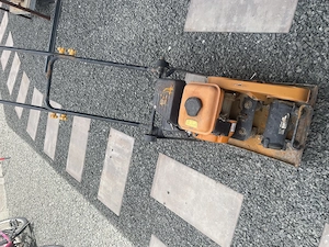Vând placa compactoare greutate 35kg Motor pe benzină  Se poate proba  Preț 2400 negociabil