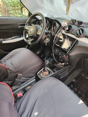 Vând Suzuki Swift 2023 - imagine 4