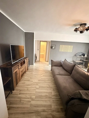 Închiriez apartament cu 3 camere, situat pe Calea Moșilor Burebista - imagine 2