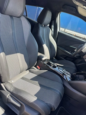 Peugeot E 2008 GT - imagine 6