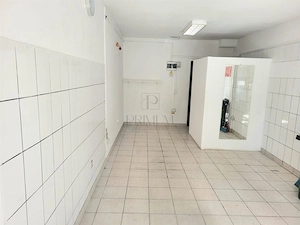 Spatiu comercial cu vitrina si trafic pietonal - Semicentral