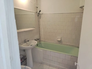 închiriez apartament cu doua camere 