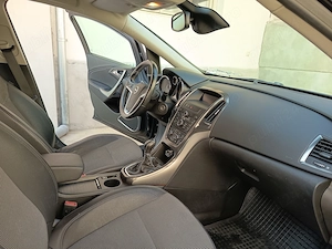 Opel Astra j 2010 benzină 1. 6 - imagine 8