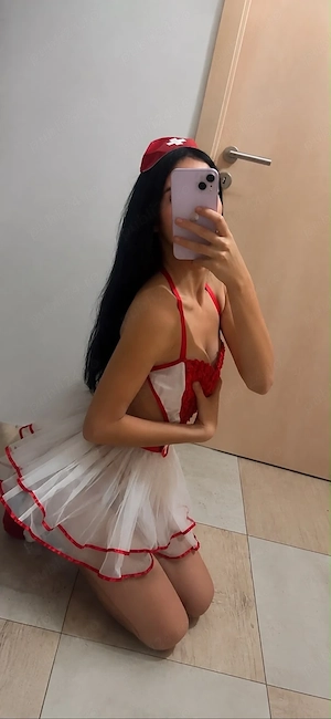 Buna, ma numesc Andreea. Am 18 ani si sunt noua la tine in oras. Te astept in locatia mea. 