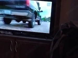 vând televizor nou,plec din țară 