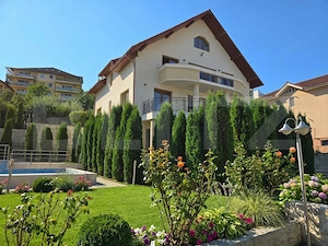 Vila  cu piscina exclusivista de vanzare in zona  Grand Hotel Italia - imagine 2