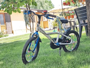 Bicicleta copii 16 inch, ideala pentru 4-6 ani.