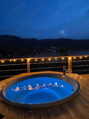 Inchiriez Cabana Vila Colibita A-frame Jacuzzi - imagine 2