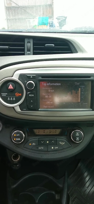 Toyota Yaris Diesel, anul de fabricație 2013 - imagine 7