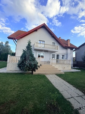 Casa individuala de vanzare, 203 mp, teren 1032 mp, zona Sanpetru