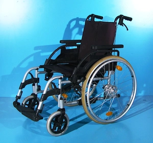 Scaun cu rotile handicap latime sezut 44 cm Breezy