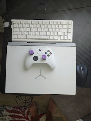 laptop plus accesorii ca noi 