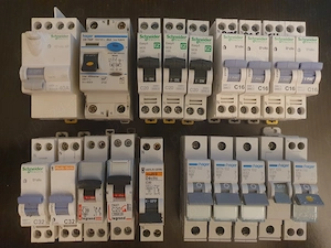 Siguranta automata disjunctor MCB fuzibila EUROMERVE hager Legrand Merve MOELLER 10A 16A 20A 25A 32A