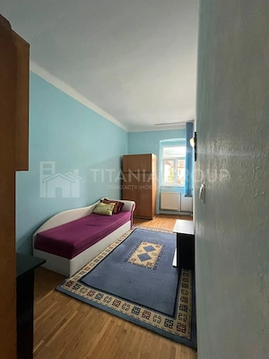 Apartament 3 camere, curte comună, Centrul Istoric Schei - imagine 1