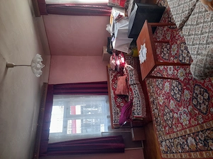 Vând apartament la casă  ( curte comună)  în Centru. - imagine 7